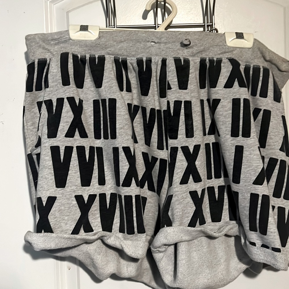 Cute Grey Pattern Plus Size Short Shorts. Size 2x